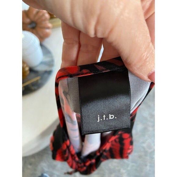 Black and Red Shirt (Small) - Picture 2 of 3